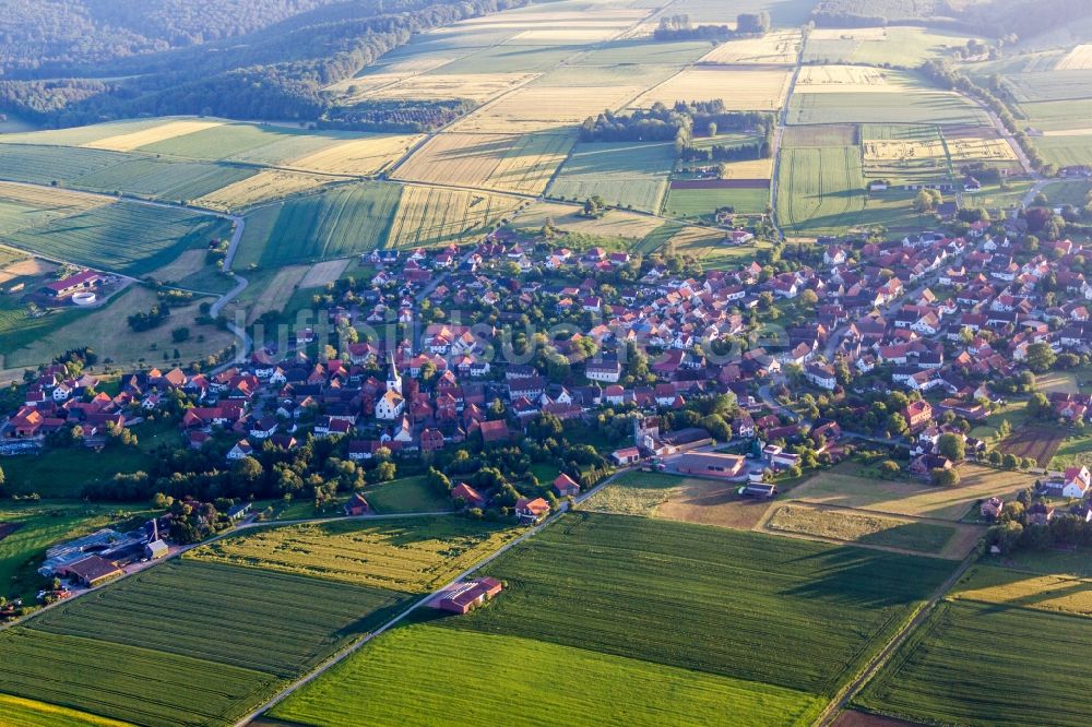 Luftaufnahme Ottenstein - Dorf - Ansicht am Rande von Feldern in Ottenstein im Bundesland Niedersachsen, Deutschland