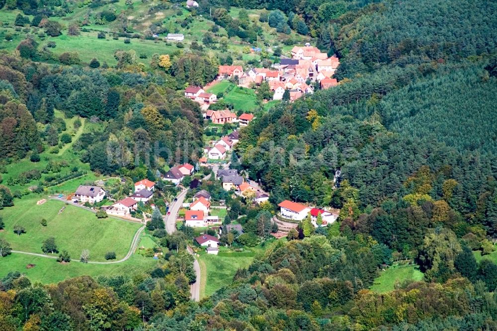 Luftaufnahme Bad Bergzabern - Dorf - Ansicht am Rande von Feldern im Pfälzerwald im Ortsteil Blankenborn in Bad Bergzabern im Bundesland Rheinland-Pfalz