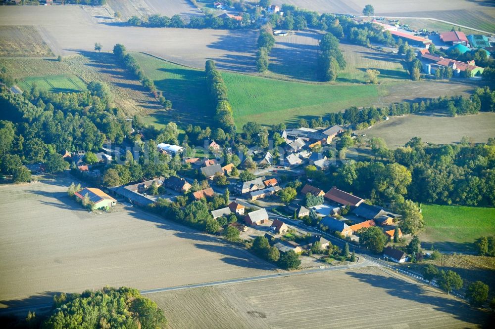 Platenlaase von oben - Dorf - Ansicht am Rande von Feldern in Platenlaase im Bundesland Niedersachsen, Deutschland