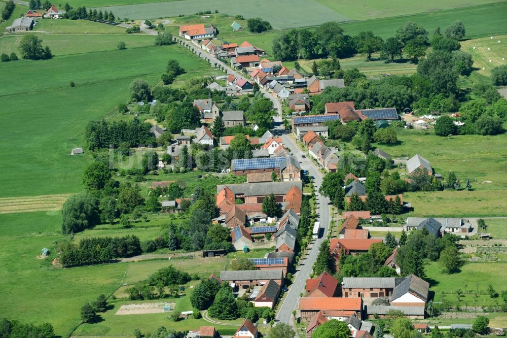 Luftbild Plathe - Dorf - Ansicht am Rande von Feldern in Plathe im Bundesland Sachsen-Anhalt, Deutschland