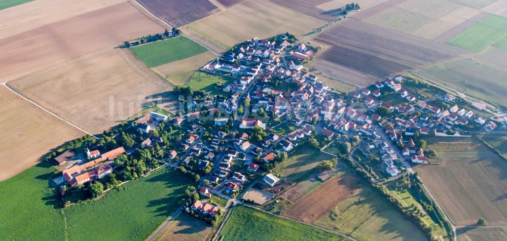 Luftbild Quirnheim - Dorf - Ansicht am Rande von Feldern in Quirnheim im Bundesland Rheinland-Pfalz, Deutschland