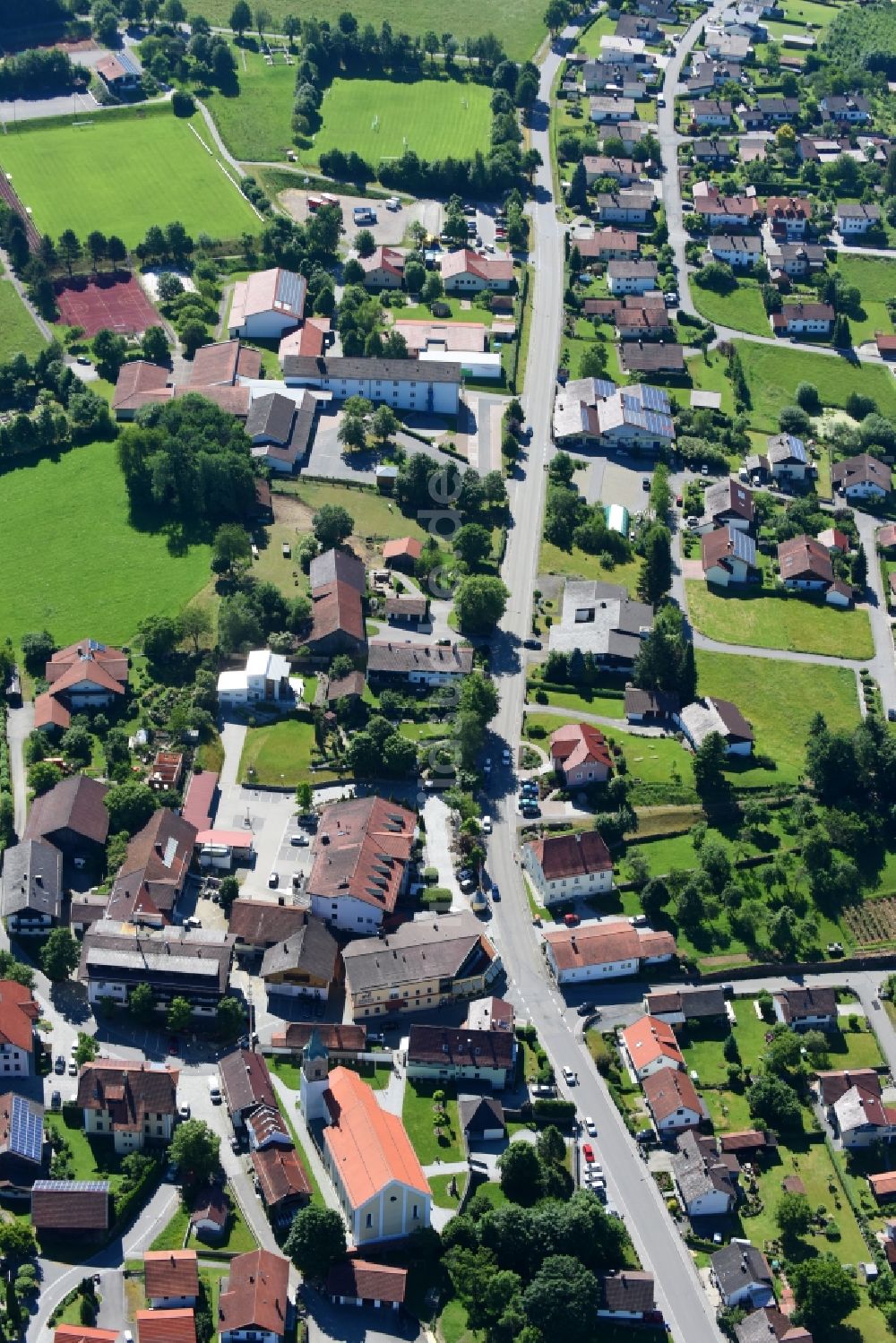 Luftaufnahme Rattenberg - Dorf - Ansicht am Rande von Feldern in Rattenberg im Bundesland Bayern, Deutschland