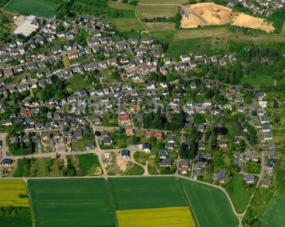 Rodenbach von oben - Dorf - Ansicht am Rande von Feldern in Rodenbach im Bundesland Rheinland-Pfalz, Deutschland