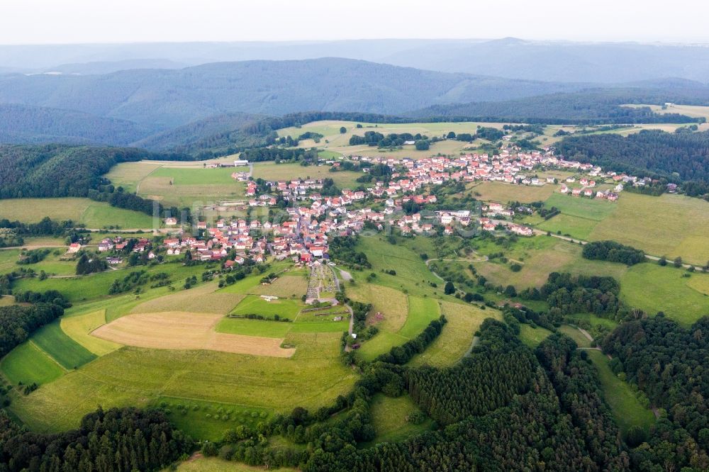 Rothenberg aus der Vogelperspektive: Dorf - Ansicht am Rande von Feldern in Rothenberg im Bundesland Hessen, Deutschland