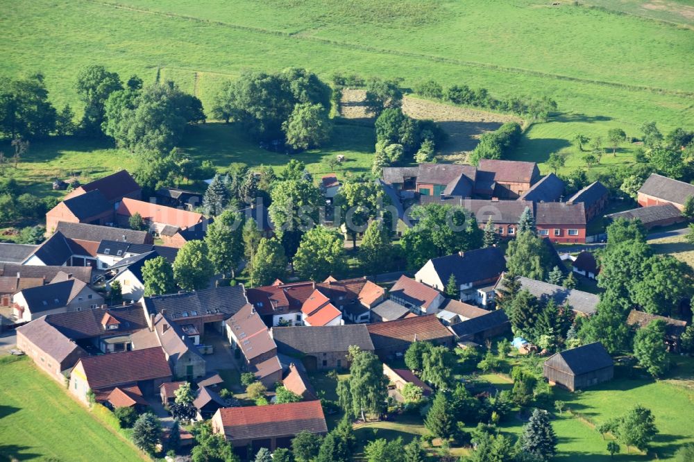 Sagritz von oben - Dorf - Ansicht am Rande von Feldern in Sagritz im Bundesland Brandenburg, Deutschland