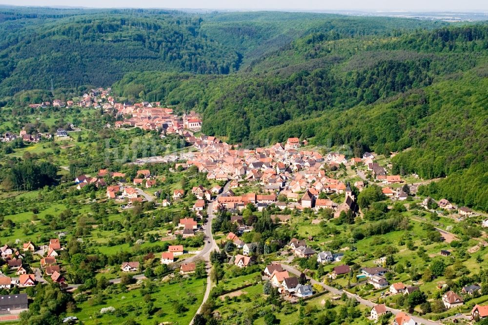 Saint-Jean-Saverne von oben - Dorf - Ansicht am Rande von Feldern in Saint-Jean-Saverne in Grand Est, Frankreich