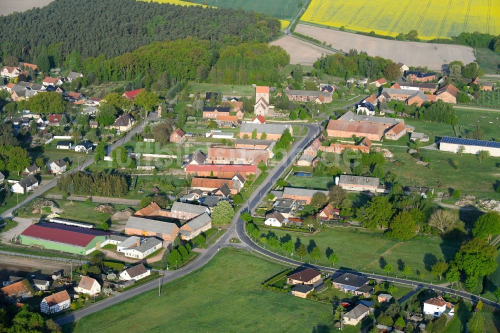 Sanne-Kerkuhn von oben - Dorf - Ansicht am Rande von Feldern in Sanne-Kerkuhn im Bundesland Sachsen-Anhalt, Deutschland