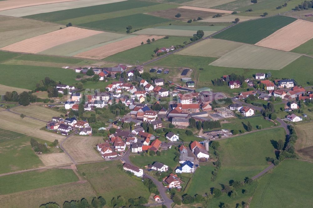 Luftbild Sarrod - Dorf - Ansicht am Rande von Feldern in Sarrod im Bundesland Hessen, Deutschland