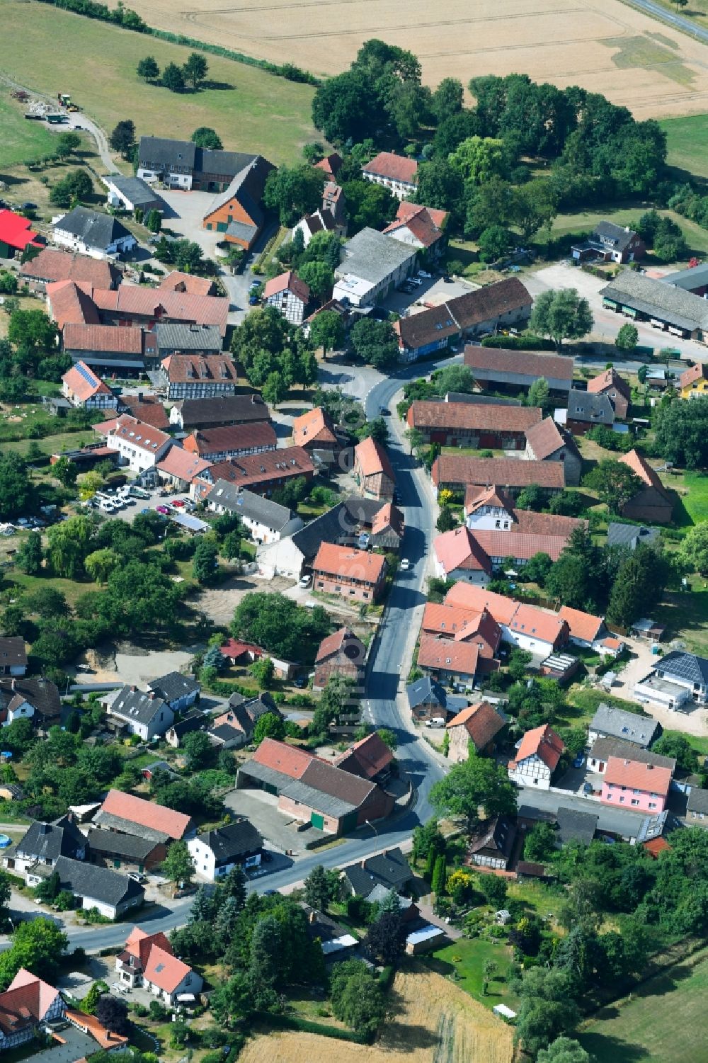 Luftaufnahme Scheppau - Dorf - Ansicht am Rande von Feldern in Scheppau im Bundesland Niedersachsen, Deutschland