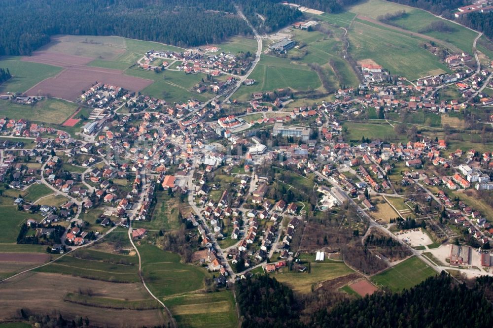 Luftaufnahme Schömberg - Dorf - Ansicht am Rande von Feldern in Schömberg im Bundesland Baden-Württemberg, Deutschland