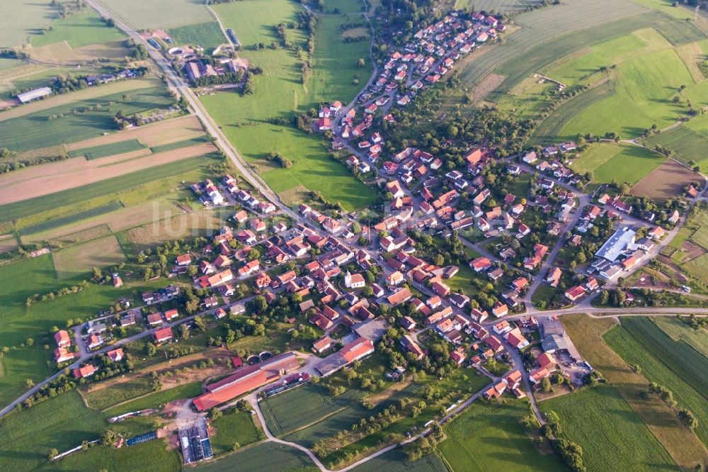 Luftaufnahme Schollbrunn - Dorf - Ansicht am Rande von Feldern in Schollbrunn im Bundesland Baden-Württemberg, Deutschland