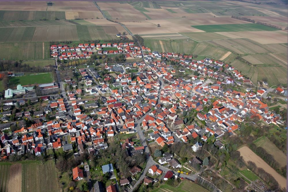 Schornsheim von oben - Dorf - Ansicht am Rande von Feldern in Schornsheim im Bundesland Rheinland-Pfalz