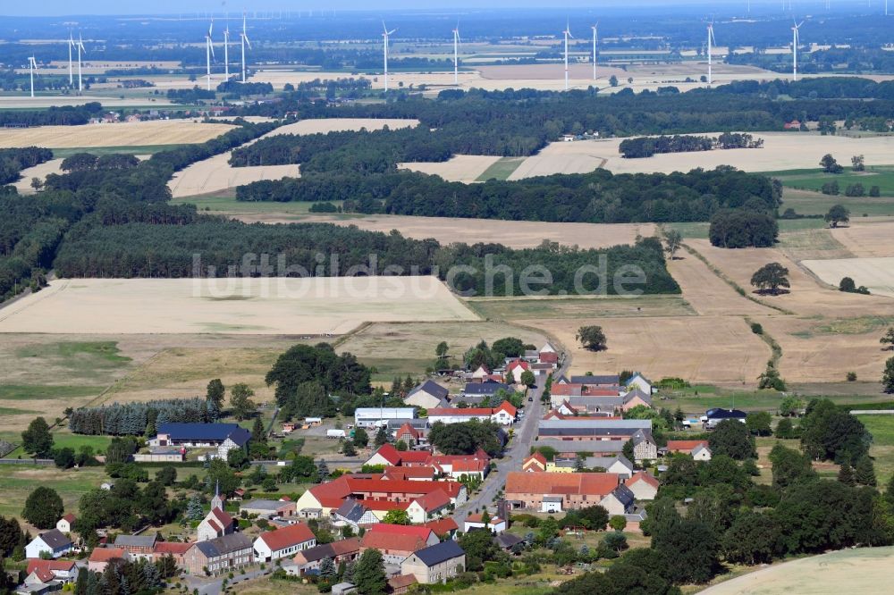 Luftbild Schorstedt - Dorf - Ansicht am Rande von Feldern in Schorstedt im Bundesland Sachsen-Anhalt, Deutschland