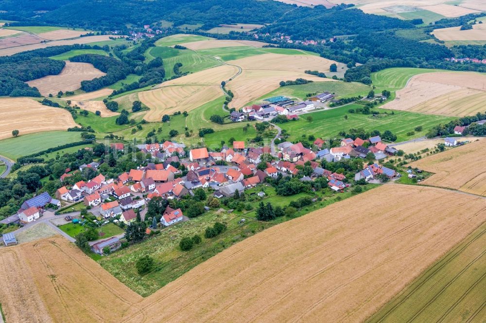 Seelen von oben - Dorf - Ansicht am Rande von Feldern in Seelen im Bundesland Rheinland-Pfalz, Deutschland