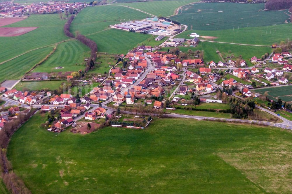 Luftbild Simmershausen - Dorf - Ansicht am Rande von Feldern in Simmershausen im Bundesland Thüringen, Deutschland