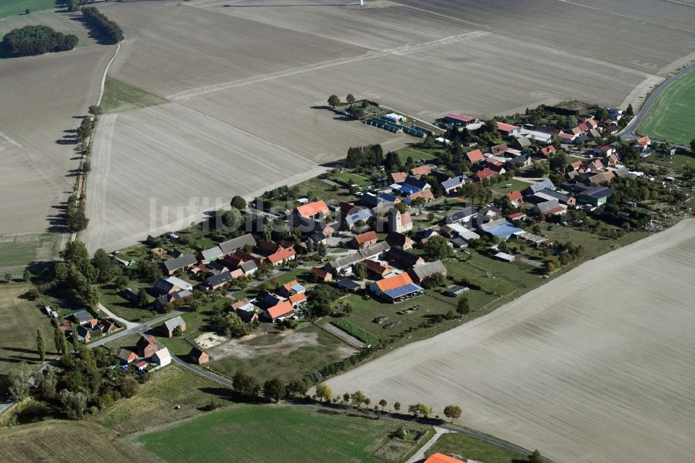 Luftbild Söllenthin - Dorf - Ansicht am Rande von Feldern in Söllenthin im Bundesland Brandenburg, Deutschland