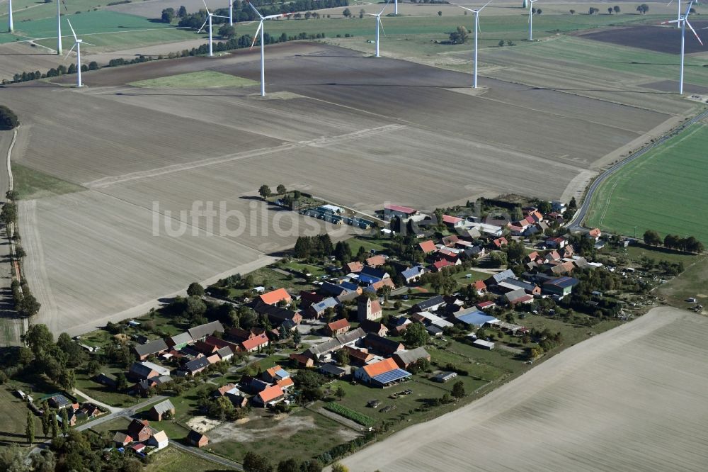 Söllenthin von oben - Dorf - Ansicht am Rande von Feldern in Söllenthin im Bundesland Brandenburg, Deutschland