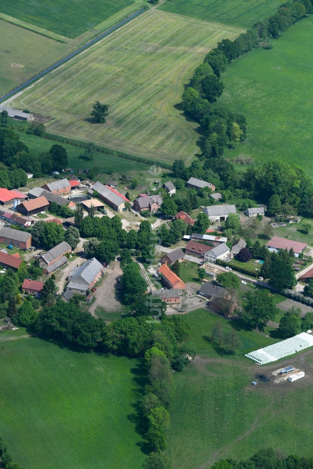 Luftbild Stresendorf - Dorf - Ansicht am Rande von Feldern in Stresendorf im Bundesland Mecklenburg-Vorpommern, Deutschland