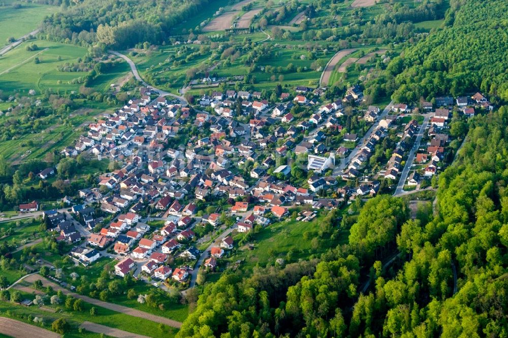 Sulzbach aus der Vogelperspektive: Dorf - Ansicht am Rande von Feldern in Sulzbach im Bundesland Baden-Württemberg, Deutschland