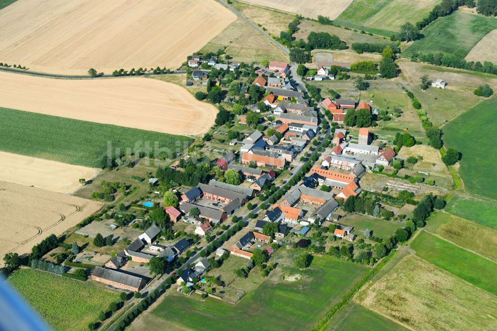 Luftaufnahme Thielbeer - Dorf - Ansicht am Rande von Feldern in Thielbeer im Bundesland Sachsen-Anhalt, Deutschland