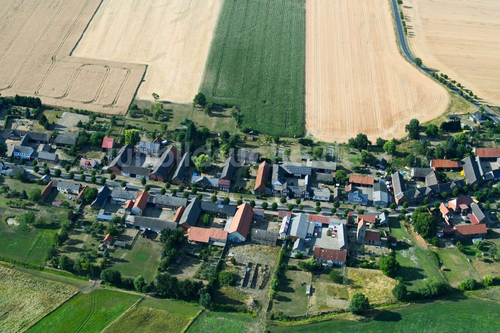 Luftbild Thielbeer - Dorf - Ansicht am Rande von Feldern in Thielbeer im Bundesland Sachsen-Anhalt, Deutschland