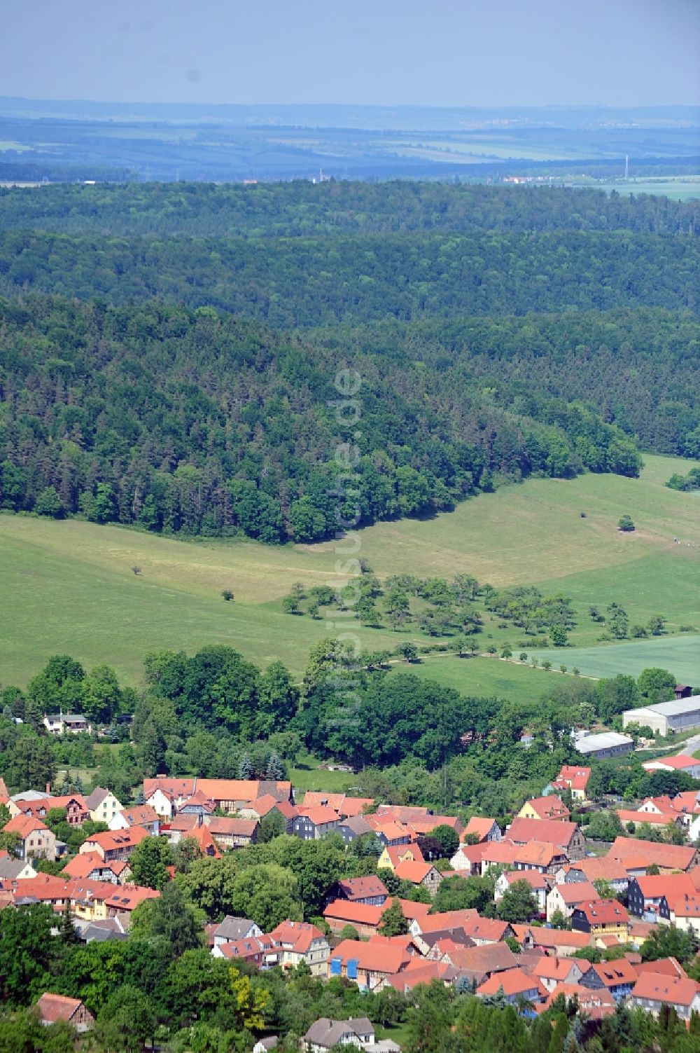 Luftbild Tiefengruben - Dorf - Ansicht am Rande von Feldern in Tiefengruben im Bundesland Thüringen, Deutschland