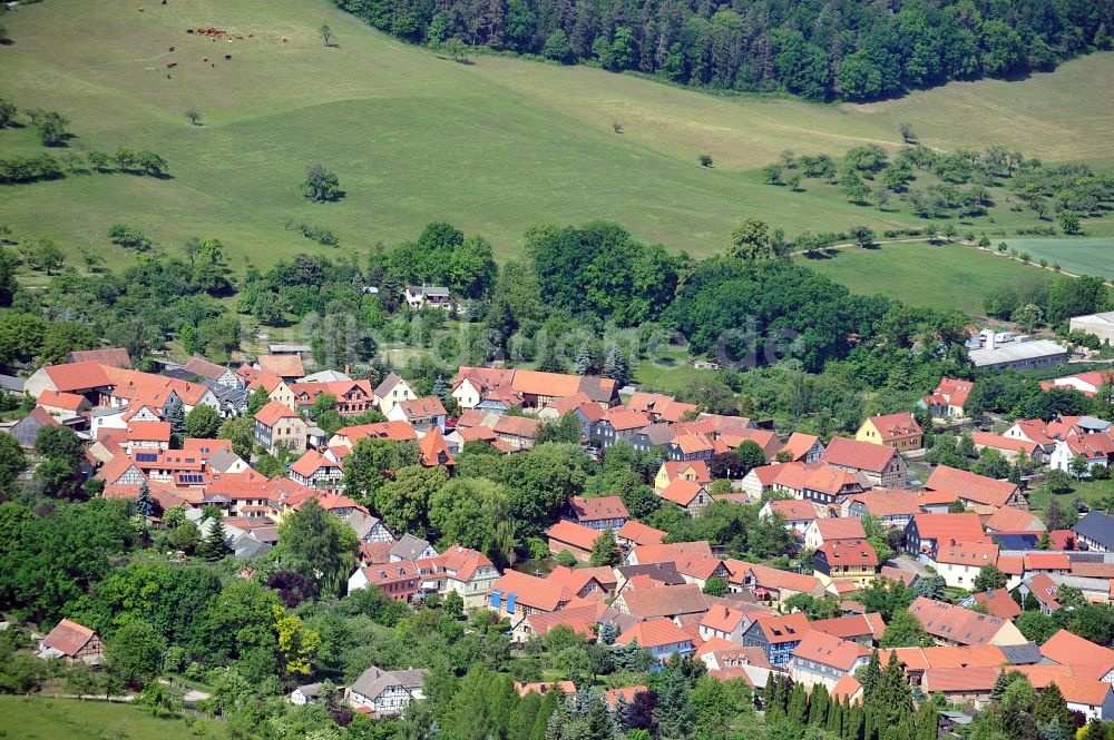 Luftaufnahme Tiefengruben - Dorf - Ansicht am Rande von Feldern in Tiefengruben im Bundesland Thüringen, Deutschland