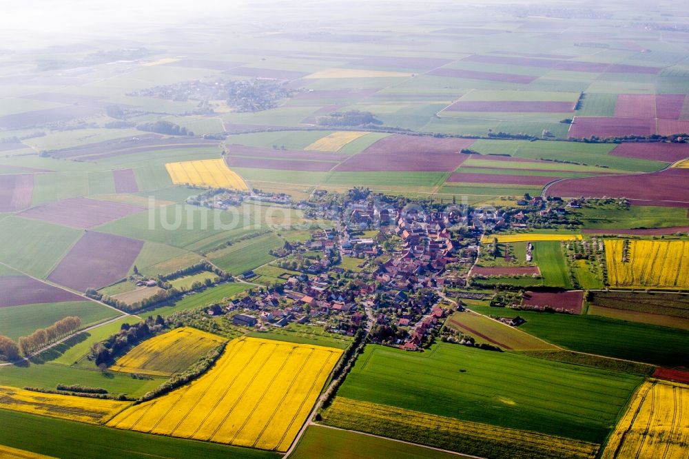 Luftbild Uengershausen - Dorf - Ansicht am Rande von Feldern in Uengershausen im Bundesland Bayern, Deutschland