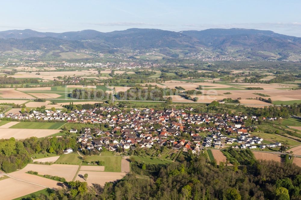 Luftaufnahme Unzhurst - Dorf - Ansicht am Rande von Feldern in Unzhurst im Bundesland Baden-Württemberg, Deutschland