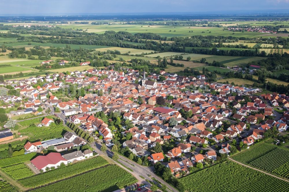 Luftbild Venningen - Dorf - Ansicht am Rande von Feldern in Venningen im Bundesland Rheinland-Pfalz, Deutschland