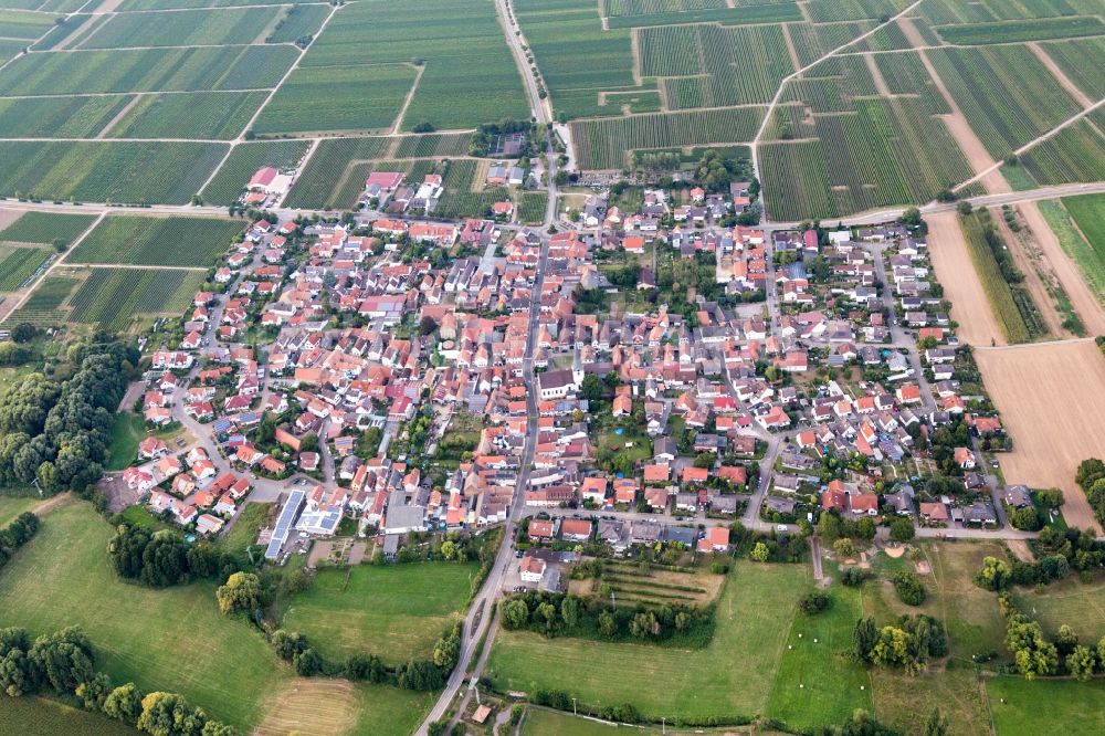 Luftaufnahme Venningen - Dorf - Ansicht am Rande von Feldern in Venningen im Bundesland Rheinland-Pfalz, Deutschland