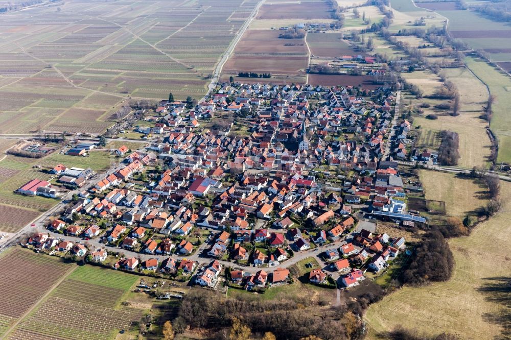 Venningen von oben - Dorf - Ansicht am Rande von Feldern in Venningen im Bundesland Rheinland-Pfalz, Deutschland