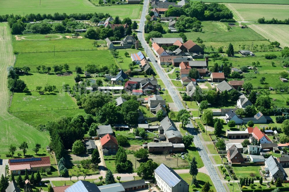 Luftbild Vietzen - Dorf - Ansicht am Rande von Feldern in Vietzen im Bundesland Sachsen-Anhalt, Deutschland