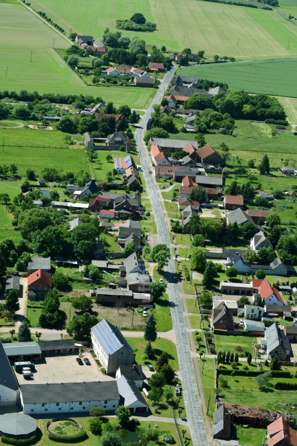 Luftaufnahme Vietzen - Dorf - Ansicht am Rande von Feldern in Vietzen im Bundesland Sachsen-Anhalt, Deutschland