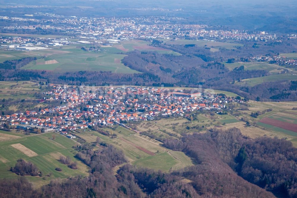 Vinningen von oben - Dorf - Ansicht am Rande von Feldern in Vinningen im Bundesland Rheinland-Pfalz, Deutschland