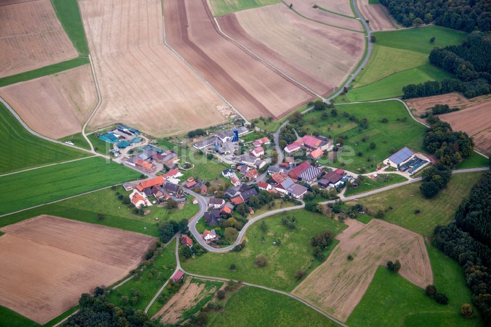 Vollmersdorf von oben - Dorf - Ansicht am Rande von Feldern in Vollmersdorf im Bundesland Baden-Württemberg, Deutschland