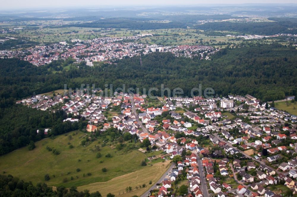 Waldbronn aus der Vogelperspektive: Dorf - Ansicht am Rande von Feldern in Waldbronn im Bundesland Baden-Württemberg, Deutschland