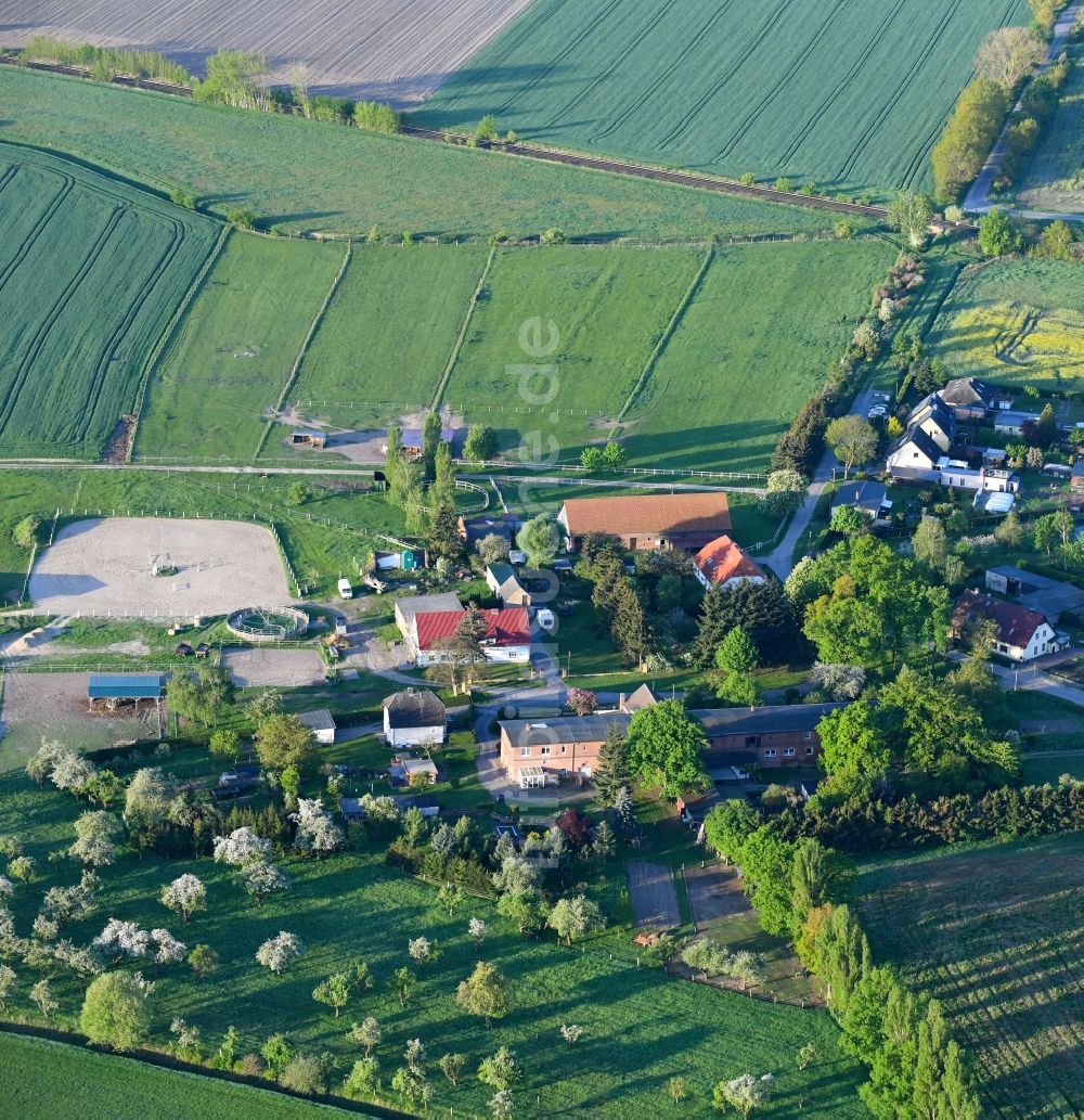 Luftbild Wendemark - Dorf - Ansicht am Rande von Feldern in Wendemark im Bundesland Brandenburg, Deutschland