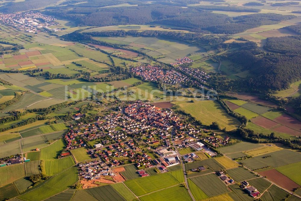 Luftbild Werbach - Dorf - Ansicht am Rande von Feldern in Werbach im Bundesland Baden-Württemberg, Deutschland