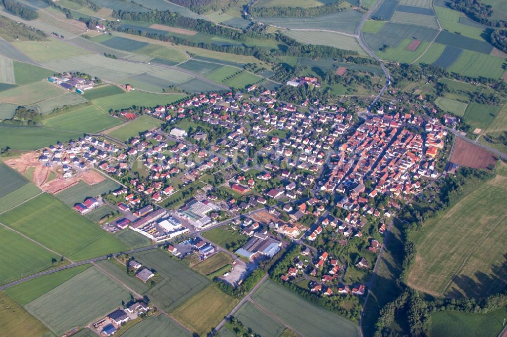 Luftaufnahme Werbach - Dorf - Ansicht am Rande von Feldern in Werbach im Bundesland Baden-Württemberg, Deutschland