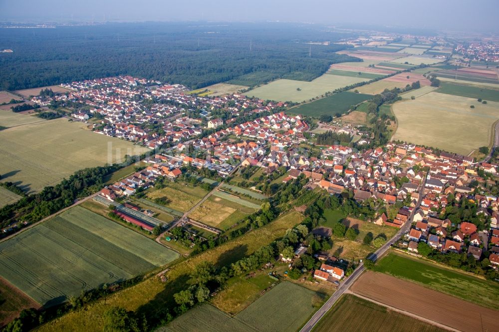 Luftbild Westheim (Pfalz) - Dorf - Ansicht am Rande von Feldern in Westheim (Pfalz) im Bundesland Rheinland-Pfalz, Deutschland