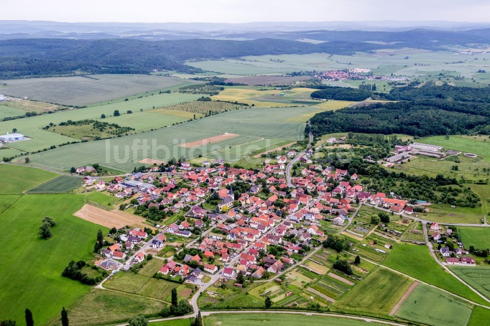 Luftbild Wolfmannshausen - Dorf - Ansicht am Rande von Feldern in Wolfmannshausen im Bundesland Thüringen, Deutschland