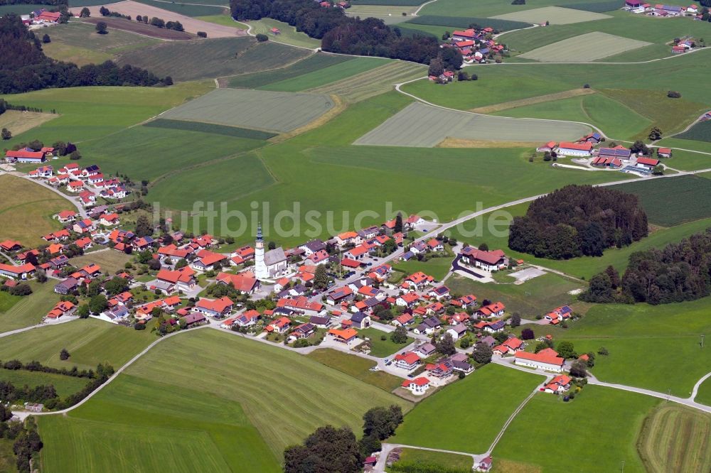 Luftbild Wonneberg - Dorf - Ansicht am Rande von Feldern in Wonneberg im Bundesland Bayern, Deutschland