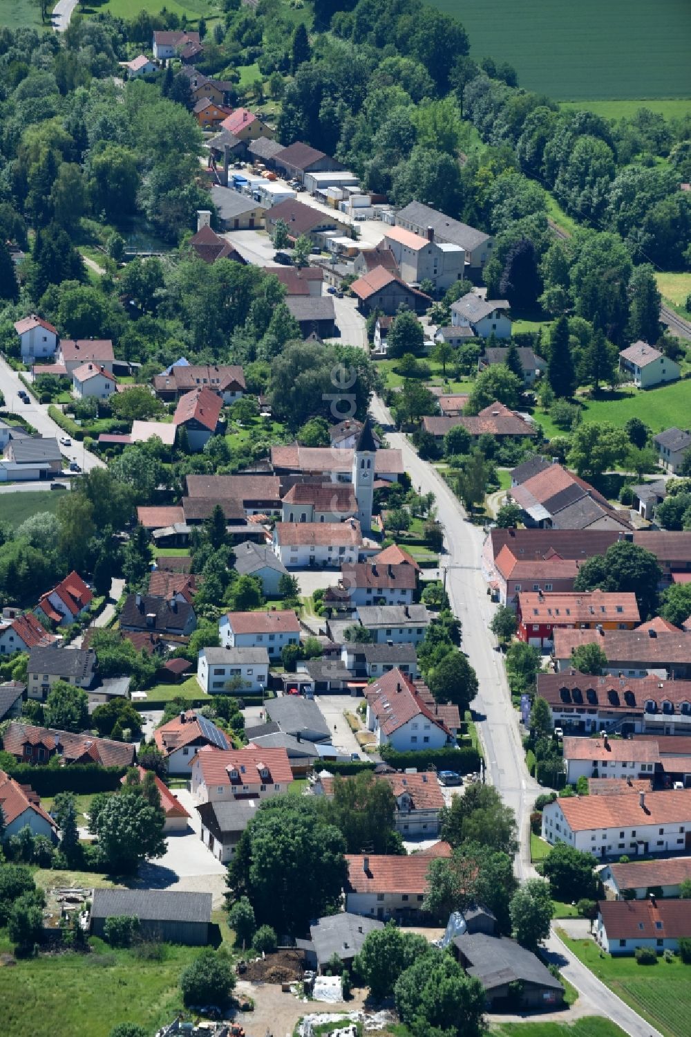 Luftbild Wifling - Dorf - Ansicht am Rande von Feldern in Wörth im Bundesland Bayern, Deutschland