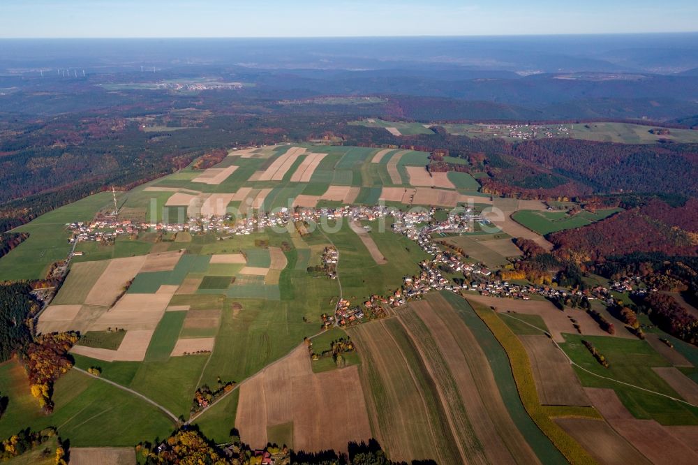 Luftaufnahme Würzberg - Dorf - Ansicht am Rande von Feldern in Würzberg im Bundesland Hessen, Deutschland