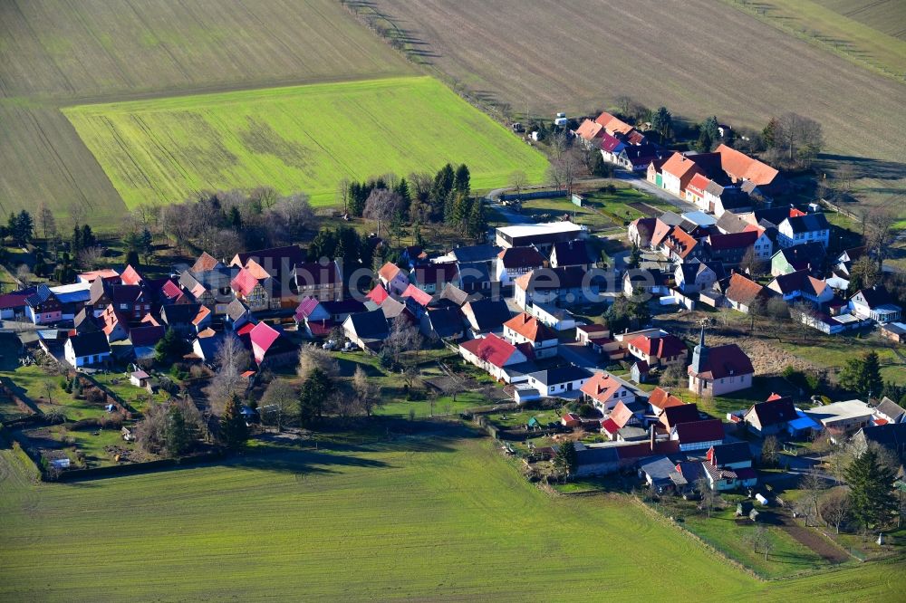 Zaunröden aus der Vogelperspektive: Dorf - Ansicht am Rande von Feldern in Zaunröden im Bundesland Thüringen, Deutschland