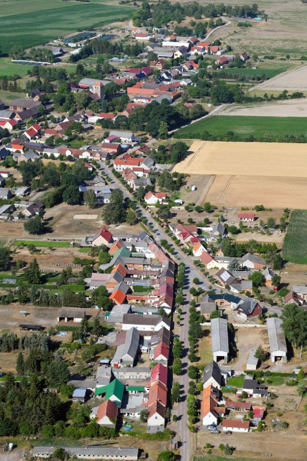 Zethlingen von oben - Dorf - Ansicht am Rande von Feldern in Zethlingen im Bundesland Sachsen-Anhalt, Deutschland