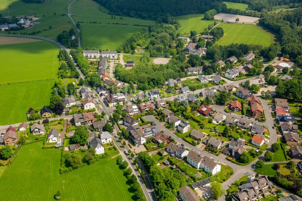 Luftbild Zurstraße - Dorf - Ansicht am Rande von Feldern in Zurstraße im Bundesland Nordrhein-Westfalen, Deutschland