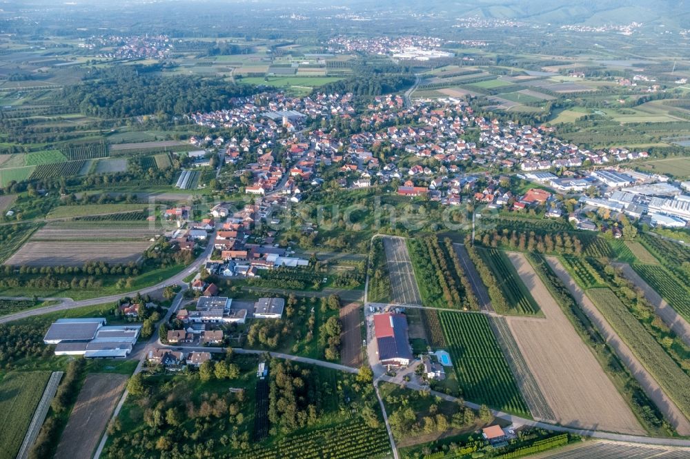 Luftaufnahme Zusenhofen - Dorf - Ansicht am Rande von Feldern in Zusenhofen im Bundesland Baden-Württemberg, Deutschland