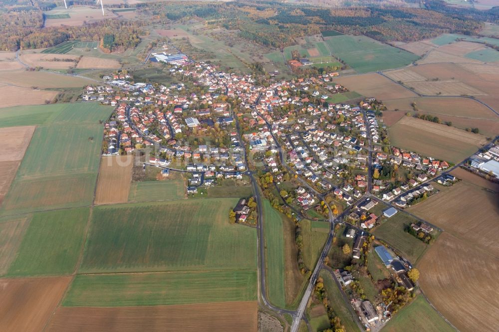 Luftbild Großeicholzheim - Dorf - Ansicht am Rande von landwirtschaftlichen Feldern in Großeicholzheim im Bundesland Baden-Württemberg, Deutschland